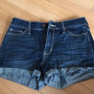 HOLLISTER SHORT-SHORTS. HIGH RISE.